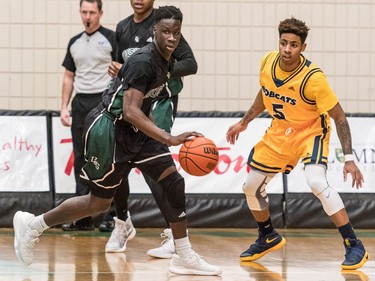 University of Saskatchewan Huskies guard Chan De Ciman moves the ball against the University of Brandon Bobcats in CIS Men's Basketball action at the PAC in Saskatoon, November 19, 2016.