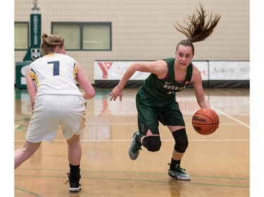 University of Saskatchewan Huskies guard Libby Epoch moves the ball against the University of Brandon Bobcats in CIS Women's Basketball action at the PAC in Saskatoon, November 19, 2016.