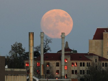 The moon rises beyond the University of Kansas campus in Lawrence, Kansas, November 13, 2016. The morning's supermoon will be the closest a full moon has been to Earth since January 26, 1948.