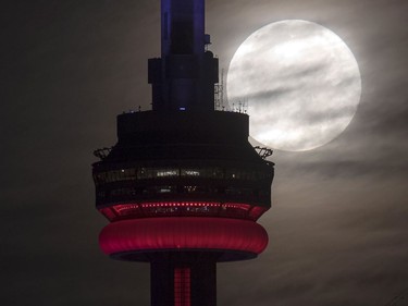 The super perigee full moon sets behind the CN tower in Toronto on November 14, 2016. According to NASA, the "supermoon" will be the closest full moon to earth since 1948, and it won't be as close again until 2034.