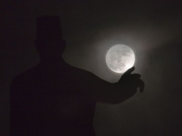 The supermoon rises over Saad Zaghloul statue, an Egyptian revolutionary and statesman, in Cairo, Egypt, November 14, 2016. The brightest moon in almost 69 years lit up the sky, during its closest approach to earth as the "supermoon" reached its most luminescent phase. The moon won't be this close again until 2034.