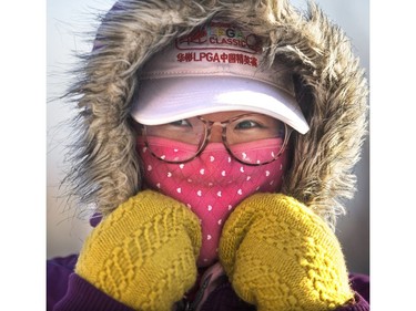 Howling winds with cold temperatures kept university students bundled up and scurrying to class, December 13, 2016.