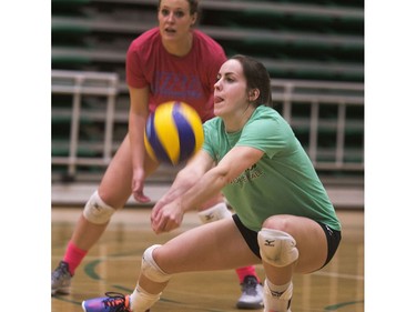 University of Saskatchewan Huskies volleyball player Emmalyn Copping fields the serve against her CIS opponents, November 30, 2016.