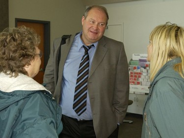 Brian Towriss coach of the Saskatchewan Huskies, talks to fans shortly after his arrival at the Saskatoon Airport on Dec. 4, 2005. (Jeff Lyons/Saskatoon StarPhoenix)