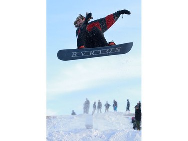 Quenten Thoan snowboards down the Diefenbaker hill during a ride along with Olympic medalist Mark McMorris and his brother Craig McMorris in Saskatoon on December 21, 2016.