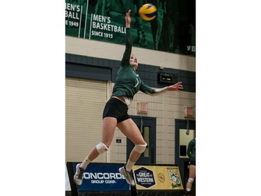 SASKATOON,SK--DECEMBER 03/2016 1205 Sports Women's Vball- University of Saskatchewan Huskies women's volleyball middle blocker Emily Koshinsky, #7, serves against the University of Manitoba Bisons during CIS Women's Volleyball action in Saskatoon, SK. on Saturday, December 3, 2016.(LIAM RICHARDS/THE STAR PHOENIX)