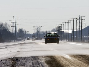 SASKATOON,SK--DECEMBER 27/2010-- Drivers on Wanuskewin Road were seeing blowing snow and icy sections due to a solid west wind Monday, December 27, 2010. (GREG PENDER/STAR PHOENIX)