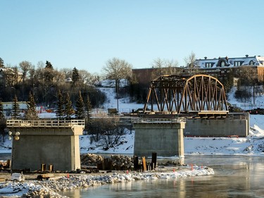 Progress on the new Traffic Bridge in Saskatoon, January 6, 2017.