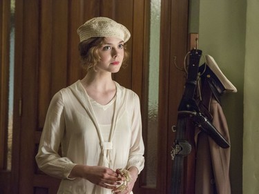 Elle Fanning stars in "Live by Night."