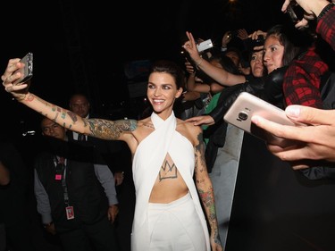 Ruby Rose takes selfies and signs autographs with fans during the Mexico City premiere of Paramount Pictures' "xXx: Return of Xander Cage" at Auditorio Nacional on January 5, 2017 in Mexico City, Mexico.