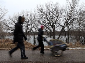 SASKATOON, March 22, 2017 - Pedestrians walk along the Meewasin trail during the lunch hour in Saskatoon on March 22, 2017. (Michelle Berg / Saskatoon StarPhoenix)