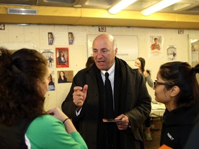 Conservative Party leadership hopeful Kevin O'Leary speaks with students in the Arts Tunnel at the University of Saskatchewan on March 14, 2017. (Michelle Berg / Saskatoon StarPhoenix)
