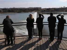 SASKATOON, SK - April 11, 2017 - The weir in Saskatoon on April 11, 2017. (Michelle Berg / Saskatoon StarPhoenix)