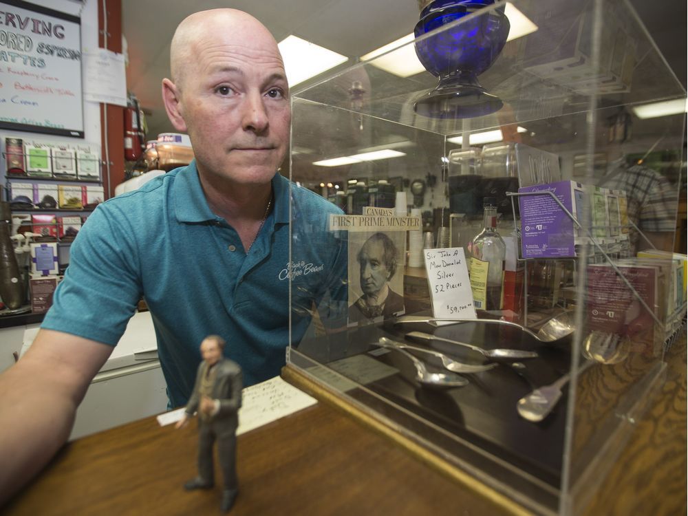 Saskatoon antique dealer takes pride in John A. Macdonald's silverware ...