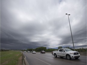 Traffic on the Sid Buckwold Bridge as heavy rain clouds move in, in Saskatoon, SK on Thursday, May 25, 2017. (Saskatoon StarPhoenix/Liam Richards)
Liam Richards, Saskatoon StarPhoenix