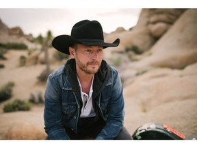 Paul Brandt will be inducted into the Canadian Country Music Hall of Fame at the 2017 CCMA Awards.