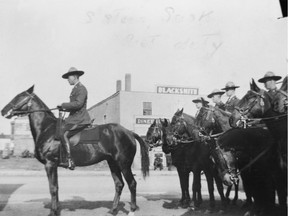 RCMP mounted troop on riot duty in Saskatoon, May 8, 1933. (GLENBOW ARCHIVES NA-2796-31)