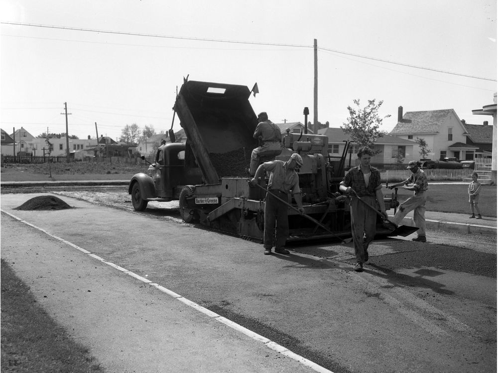 StarPhoenix Throwback Thursday: City paving, Sept. 7, 2017 | Canoe.Com