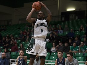 U of S Huskies guard Lawrence Moore moves the ball against the Mount Royal Cougars during the game at the PAC facility in Saskatoon, October 12, 2017.