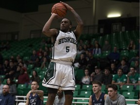 SASKATOON,SK--OCT 12 2017-1012-SPORTS-HUSKIES BASKETBALL- Huskies guard Lawrence Moore moves the ball against the Mount Royal Cougars during the game at the PAC facility in Saskatoon, SK on Thursday, October 12, 2017. (Saskatoon StarPhoenix/Kayle Neis)
Kayle Neis, Saskatoon StarPhoenix