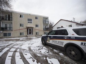 An apartment building at 342 Avenue R South was evacuated after a woman was found dead inside and emergency responders measured high levels of carbon monoxide on Wednesday, November 1, 2017. (Saskatoon StarPhoenix/Kayle Neis)
Kayle Neis, Saskatoon StarPhoenix