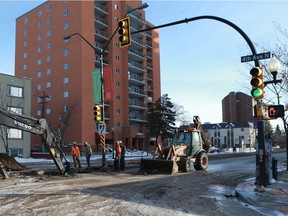 A water main break on 25th Street and Fourth Avenue North caused the ground to raise about six inches before workers relieved pressure and began repairs it in Saskatoon on Nov. 7, 2017. (Michelle Berg / Saskatoon StarPhoenix)