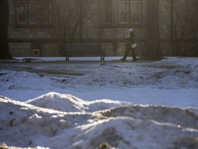 SASKATOON,SK--DECEMBER 20/2017-1221 News Weather- People walk on the University of Saskatchewan campus in Saskatoon, SK on Wednesday, December 20, 2017.