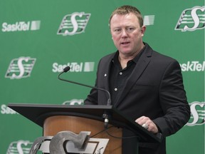 Chris Jones has signed a contract extension with the Saskatchewan Roughriders.