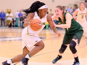 Kyanna Giles of the University of Regina Cougars drives to the basket against the University of Saskatchewan Huskies' Megan Ahlstrom in the Canada West women's championship game on March 2, 2018. Matt Johnson/Arthur Images.