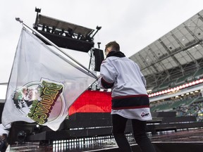 Will Mitchell carries a Humboldt Broncos flag to the stage during a tribute to the hockey team at the Memorial Cup opening ceremony at Mosaic Stadium in Regina, Saskatchewan on Thursday May 17, 2018.