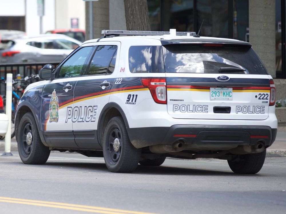 Police uncover drugs and weapons after searching 'suspicious' vehicle ...