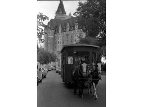 A photo of people riding by the Bessborough Hotel in a horse-drawn streetcar, from June 21, 1983. (Provincial Archives of Saskatchewan StarPhoenix Collection S-SP-A20330-8)