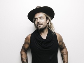 Xavier Rudd. Australian groove folk/pop artist. 2018 [PNG Merlin Archive]