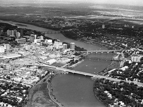 &ampnbsp;An aerial photo of Saskatoon along the South Saskatchewan River, from Aug. 2, 1986. (Provincial Archives of Saskatchewan StarPhoenix Collection S-SP-A25947-14)