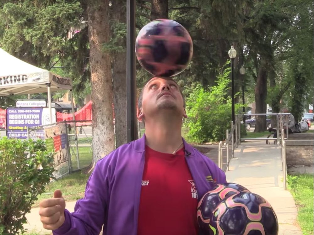 Video World record soccer juggler shows off his moves at the Fringe