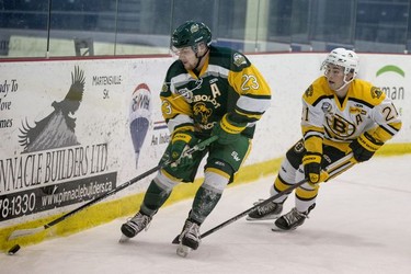 The Humboldt Broncos forward Derek Patter moves the puck away from Estevan Bruins forward Michael McChesney in Warman, SK on Tuesday, September 25, 2018. The Broncos, who are rebuilding their team after 16 people died in an April 6 bus crash beat the Estevan Bruins 6-2 Tuesday at the Legends Centre in Warman. Humboldt is now 3-2, as is Estevan. The SJHL wraps up its four-day series of games in Warman with two contests Wednesday: Nipawin against Notre Dame at 11 a.m., and Humboldt against Melville at 2 p.m.
