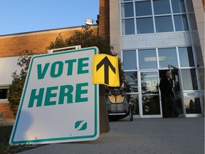 Voters flock to Queen Elizabeth School during the Saskatoon municipal election on Oct. 26, 2016.