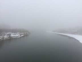 Fog can be seen rolling on the South Saskatchewan River. Environment Canada issued a fog advisory for the City of Saskatoon on Tuesday, Nov. 20, 2018 after a slow-moving front rolled into the city, blanketing much of Saskatoon in fog.