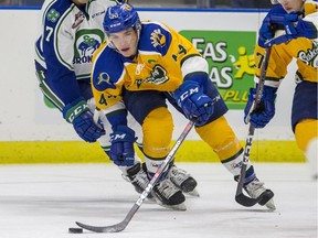 Saskatoon Blades forward Chase Wouters moves the puck against the Swift Current Broncos during first-period WHL action at SaskTel Centre in Saskatoon on Saturday, September 22, 2018.