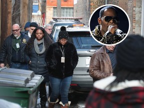 City inspectors arrive at R. Kelly's recording studio in the West Loop on Jan. 16, 2019 in Chicago, Illinois. (Scott Olson/Getty Images)