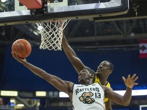 Saskatchewan Rattlers Forward Shaquille Keith {13} going under the basket to avoid Stinger defender .Saturday, August 23, 2019. (Saskatoon StarPhoenix/Rick Elvin)