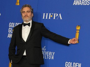 Joaquin Phoenix with his Golden Globe award.