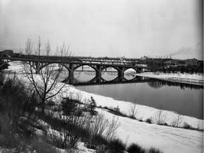 A photo of Broadway Bridge in the winter, from March 26, 1963. (City of Saskatoon Archives StarPhoenix Collection S-SP-B5571-1)