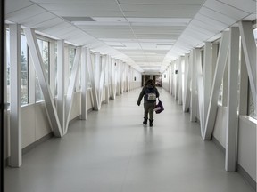 A student walks on a sky walk on the University of Saskatchewan campus in Saskatoon, SK on Sunday, March 15, 2020. 
Saskatoon StarPhoenix / Liam Richards