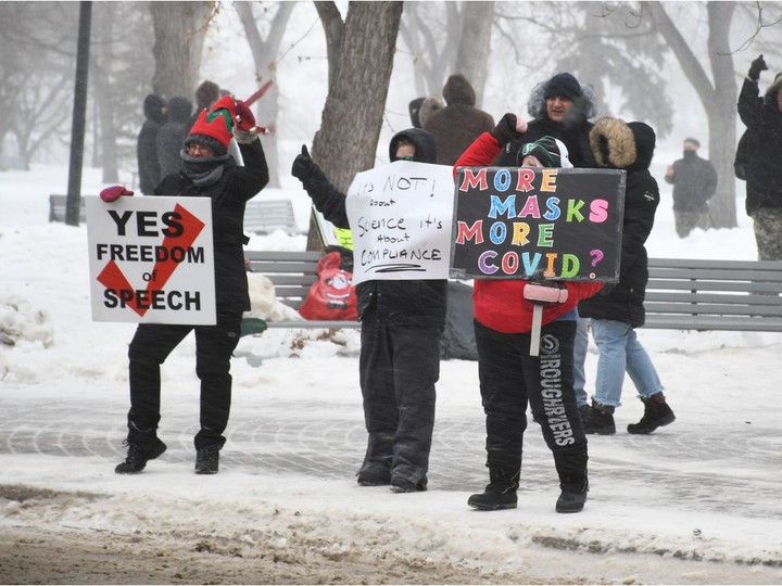  More than 100 people gathered in Saskatoon’s Kiwanis Park on Saturday, Dec. 19 for a “freedom rally” protesting against various restrictions put in place to combat the spread of COVID-19, including public health orders around wearing masks and limiting gathering sizes.
