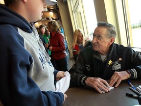 Walter Gretzky, shown signing an autograph in 2013, always had time for everyone.