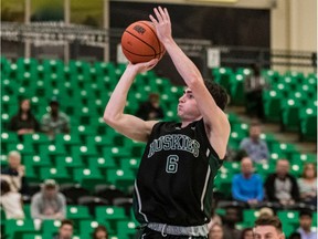 U of S Huskies basketball guard Alexander Dewar, shown here in Ron and Jane Graham Shootout action in 2019, was selected by the Saskatchewan Rattlers in the CEBL U Sports Draft.