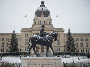 REGINA, SASK : October 20, 2020 -- Snow sits on the statue of the Queen in front of the Saskatchewan Legislative Building after the first major snowfall of the season in Regina, Saskatchewan on Oct. 20, 2020. BRANDON HARDER/ Regina Leader-Post