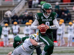 Mason Nyhus runs the ball during a 2019 game against Alberta.