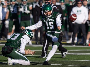 SASKATOON, SK-- November 6/2021 - 1108 sports huskies football - First half action during the U of S Huskies football game against the Calgary Dinos at Griffiths Stadium. Photo taken in Saskatoon on Friday, November 5, 2021.